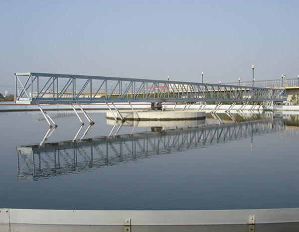 周邊傳動(dòng)刮吸泥機(jī)